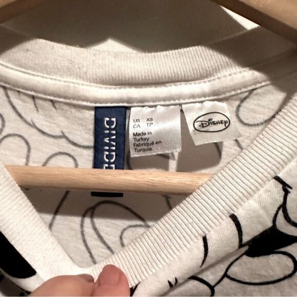 H&M x Disney Mickey Mouse Hands Cropped T-Shirt Size XS graphic cartoon anime - Picture 3 of 4